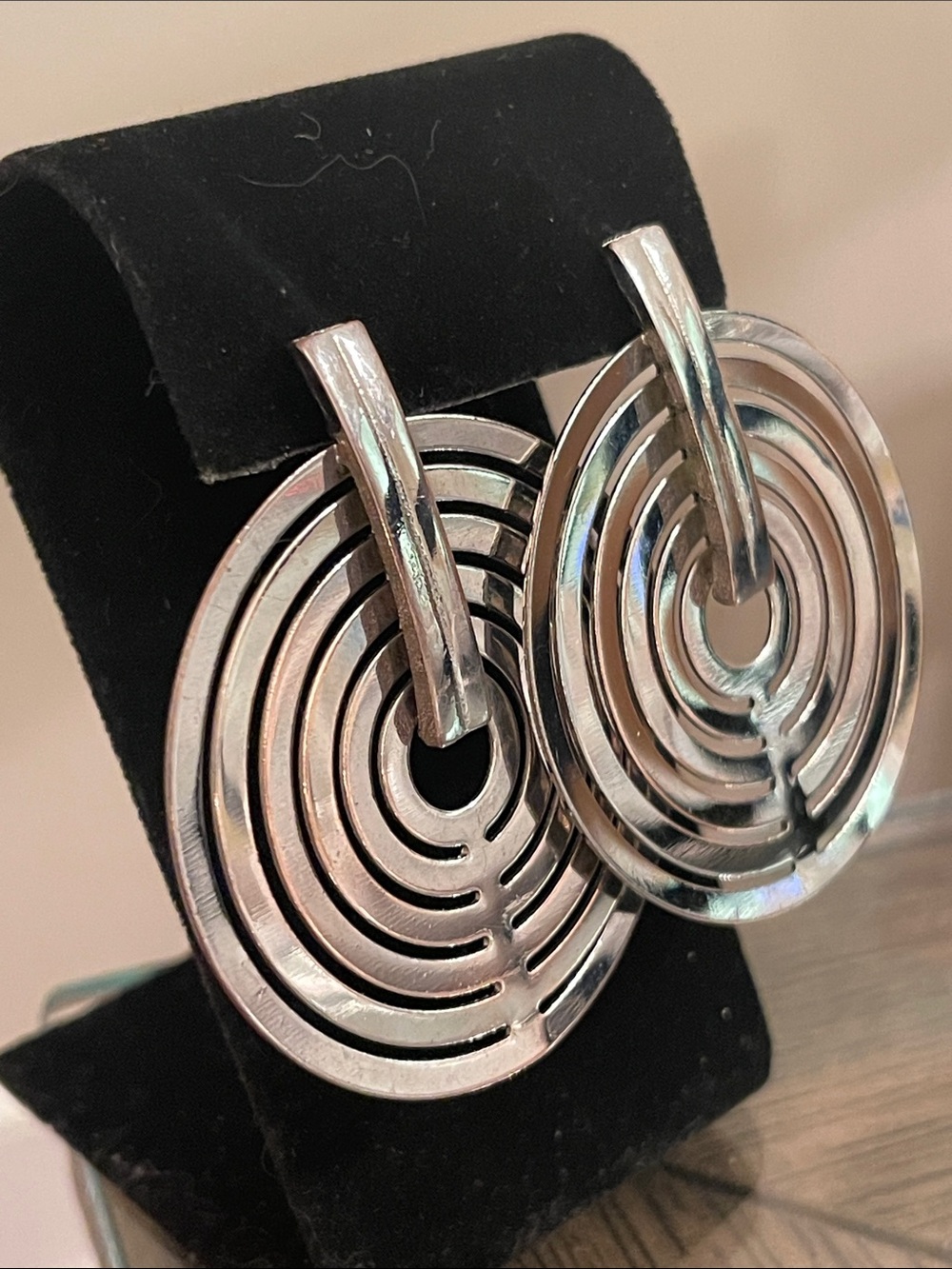 Vintage Geometric Cut-out Round Disc Earrings - Silver-tone - Picture 7 of 16
